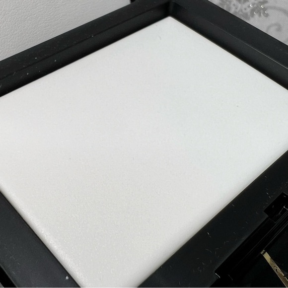 NARS Light Reflecting Setting Pressed Powder | Shade Crystal | Christmas - Picture 11 of 11